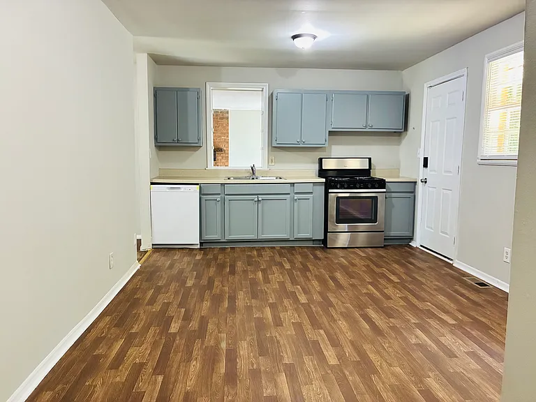 5015 Grapevine Dr — Photo 3