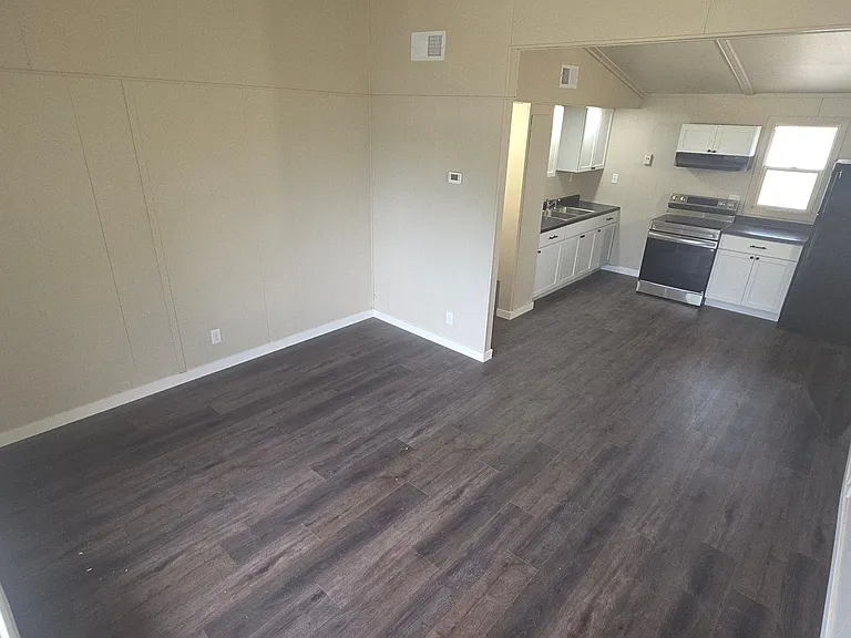 1741 Warwick Way — Photo 5