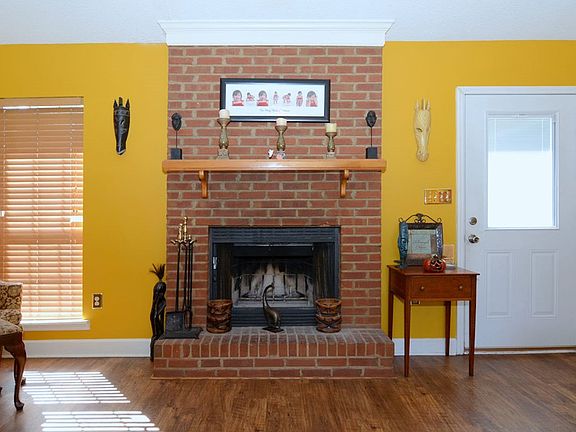 5th image of 124 Pine Lakes Cir