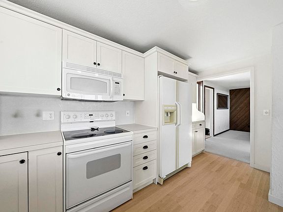 3rd image of 10570 Snowcrest Ct