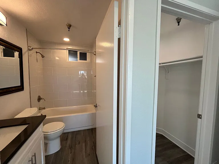 110 S Sweetzer Ave — Photo 64