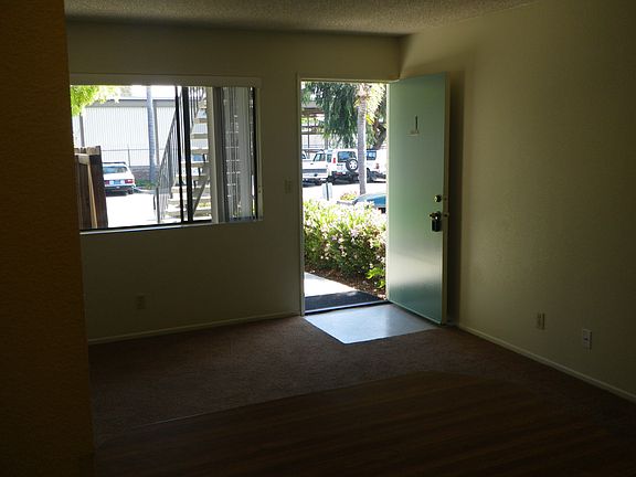 4th image of 326 Hollipat Center Dr APT 1
