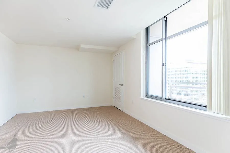 1 bed + den - Ideal City Living in City Vista! Parking Included! — Photo 3