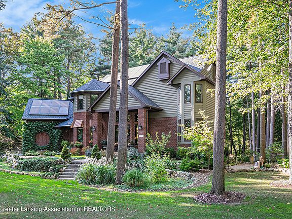 4th image of 4695 Wellington Dr