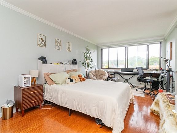 5th image of 1731 Beacon St APT 520
