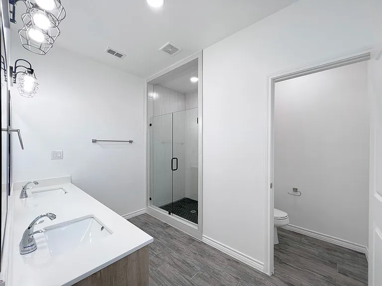 3610 S Veterans Blvd — Photo 15