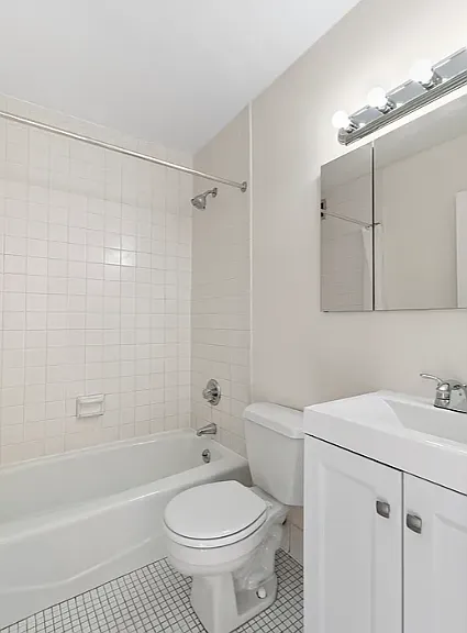 301 E 45th St #2D — Photo 9