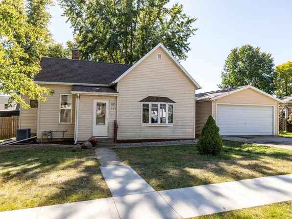 405 4th St SW, Pine Island, MN 55963