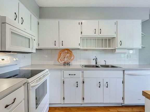 2nd image of 8177 Monrovia St