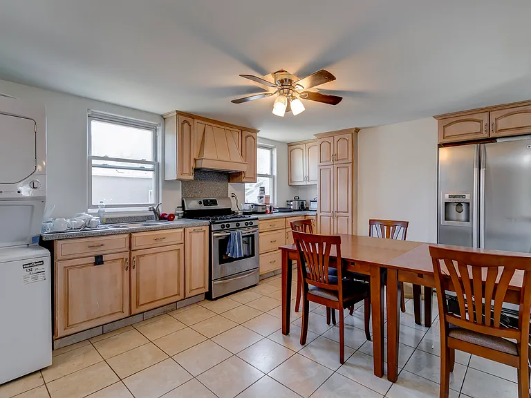 78 Erie St #2 — Photo 2