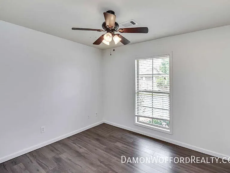 107 Emry Cv — Photo 41