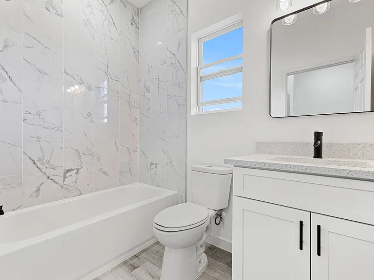 716 Desmoines Dr — Photo 30