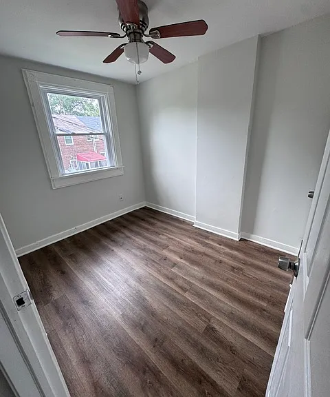 410 Maple Ln — Photo 9