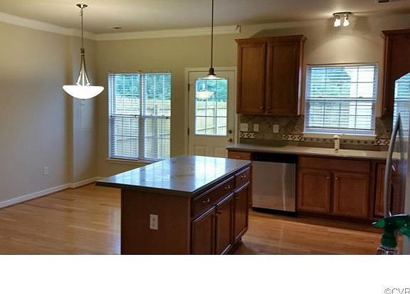 3rd image of 916 Dominion Townes Ct #916