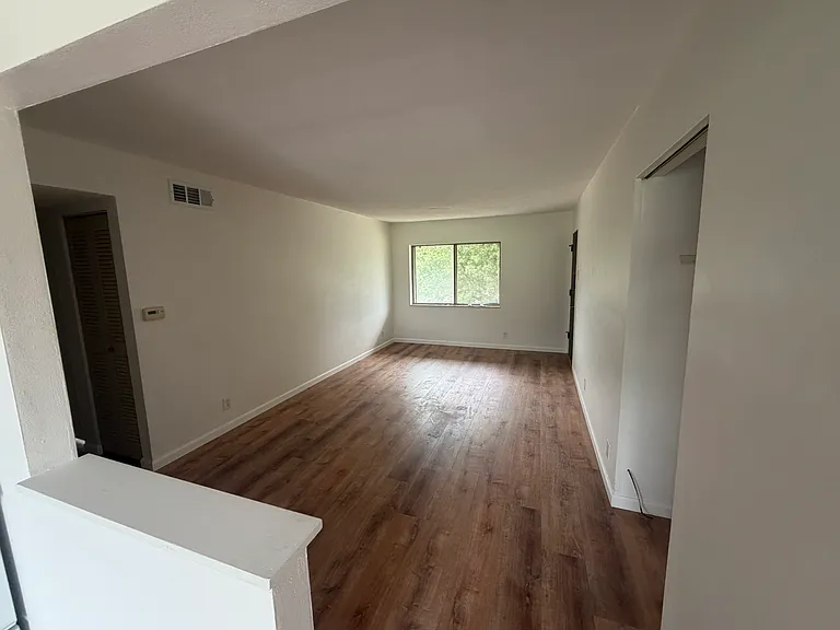 30 Cathcart Dr #C — Photo 3
