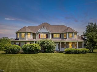 352 Mechlin Corner Rd, Pittstown, NJ 08867