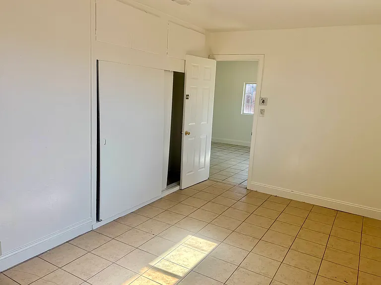 215 Van Buren St #1/2 — Photo 7