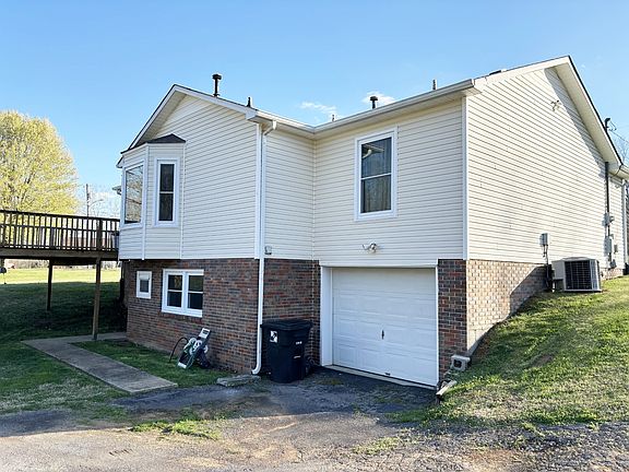 3rd image of 1419 Bradshaw Dr