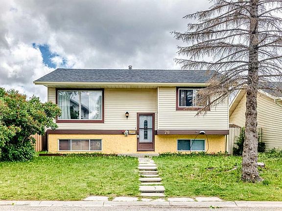 2nd image of 79 N Castledale Way NE