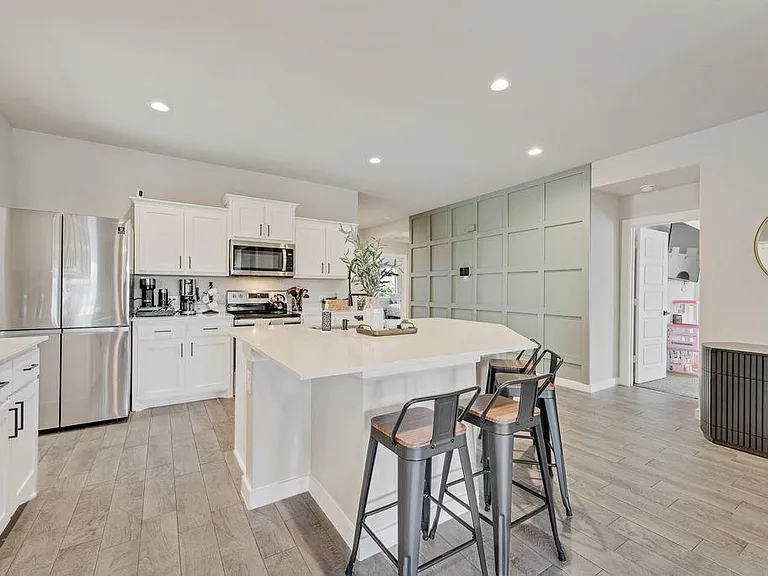 1513 Hulen Park Trl — Photo 6