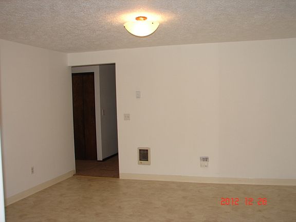4th image of 814 SE 141st Ave