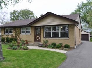 7524 N Mohawk Rd, Fox Pt, WI 53217