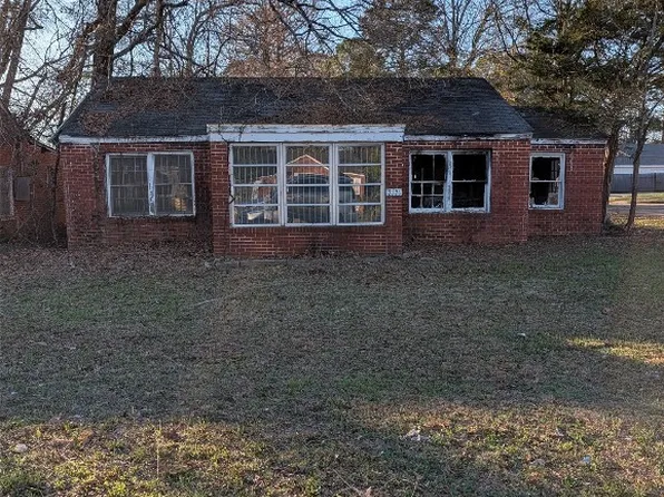 2121 Elkdale St, Selma, AL 36701