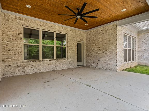 5th image of 2916 Highwoods Dr