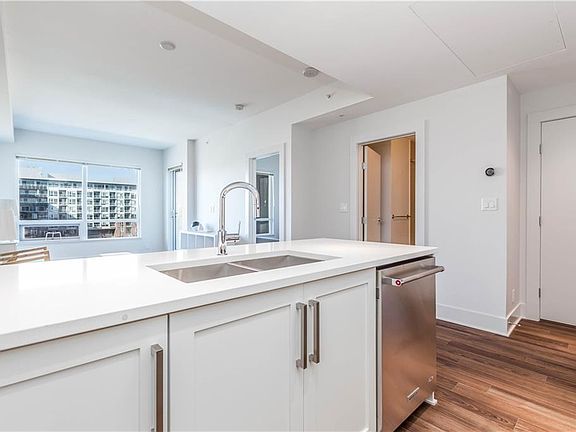 3rd image of 46 N 9th St NE #707