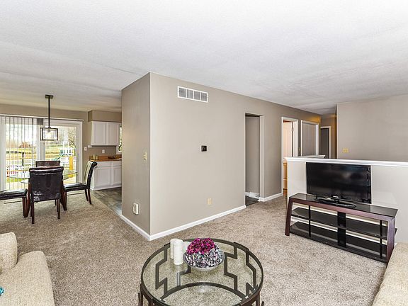 Living Room / Dining Room