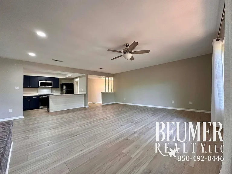 5078 Leeward Dr — Photo 3
