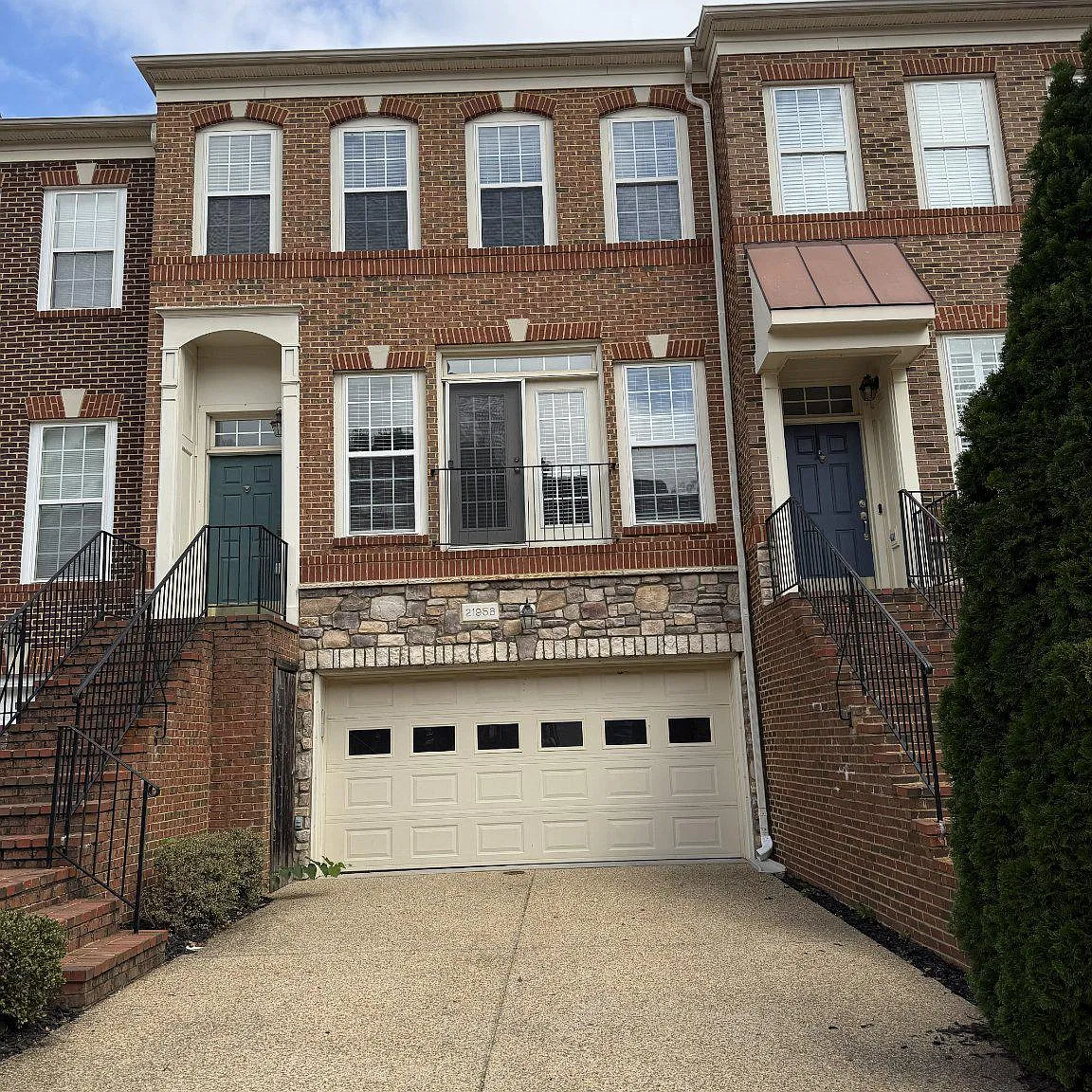 3 bed, 5.0 bath, 2510 sqft, $3,300 — Photo 1