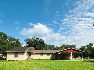 311 Carver St, Edna, TX 77957