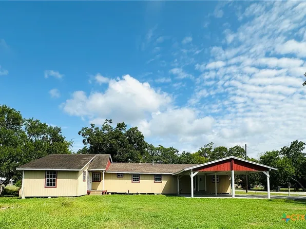 311 Carver St, Edna, TX 77957