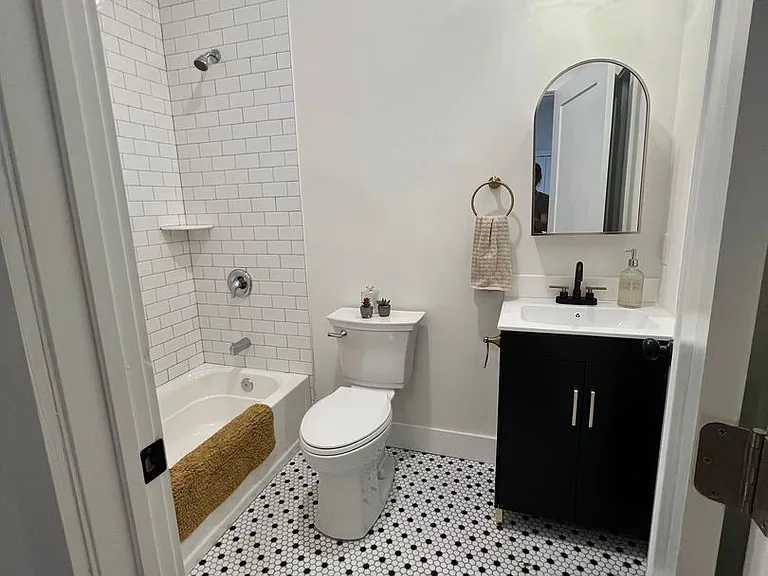 106 E Broad St — Photo 6