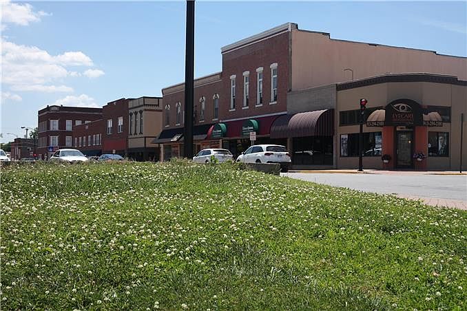 1st image of W Peoria St