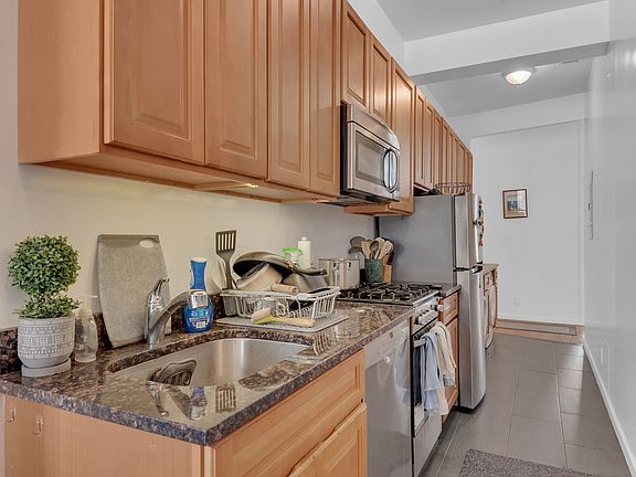 5th image of 119 W 75th St #Penthouse