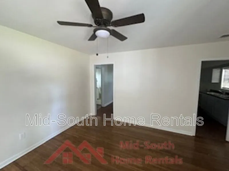 3 bed, 1.5 bath, 1121 sqft, $1,250 — Photo 3