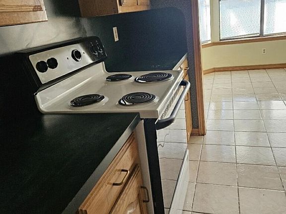5th image of 709 Hettie St