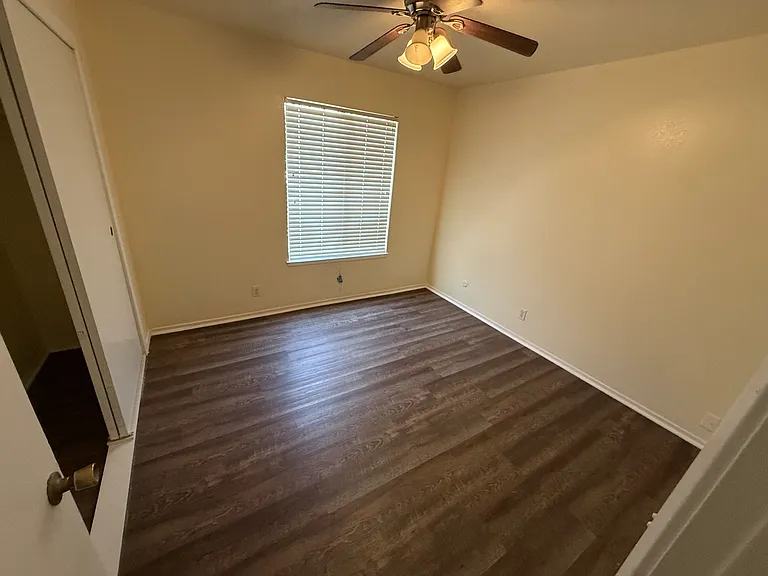 598 S Argyle Ave #110 — Photo 3