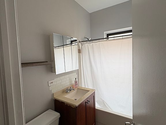 5th image of 841 W Sunnyside Ave APT 302