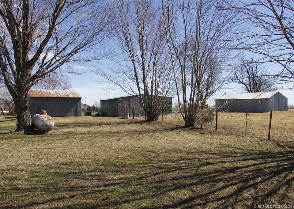 2nd image of 400551 W 3950th Rd