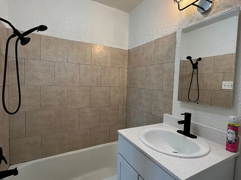 1110 W Grand Ave — Photo 9