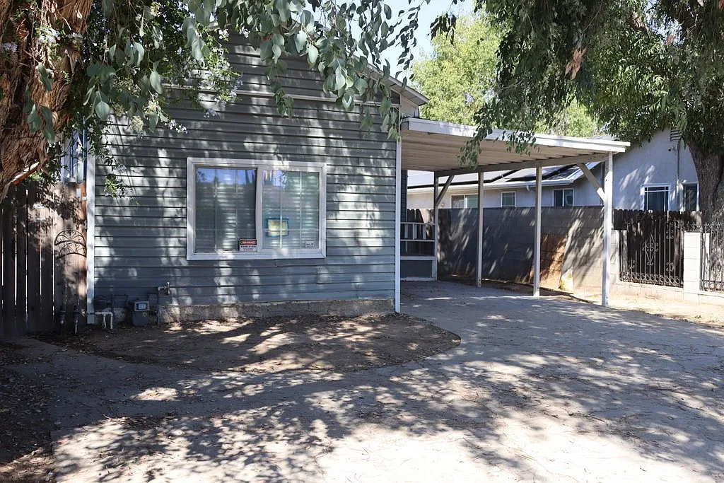 3 bed, 1094 sqft, $3,995 — Photo 3