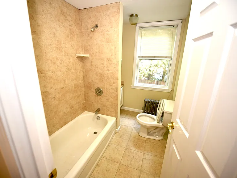 56 Westwood Ave #B — Photo 10