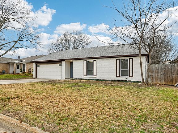 2nd image of 832 Cross Timbers Dr
