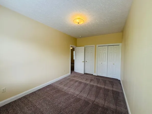 230 Willow Oak Dr, Christiansburg, VA 24073
