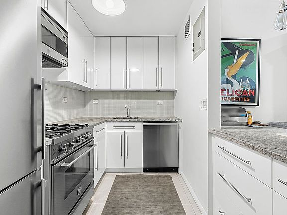 3rd image of 115 E 9th St APT 12D