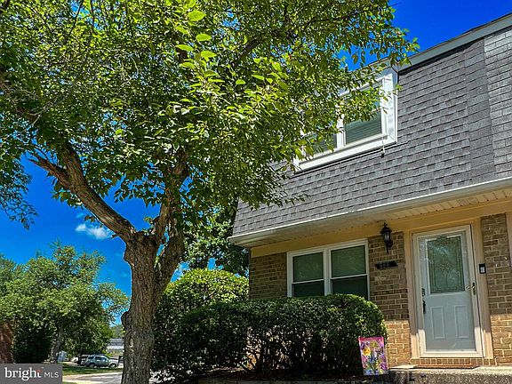 2nd image of 598 Belmawr Pl