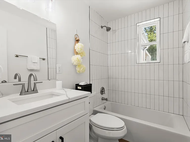 402 Elm Ave — Photo 13